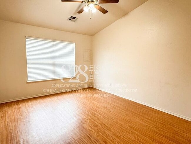 Building Photo - ADORABLE East Norman 3 Bed/2 Bath Duplex Available NOW in Eastridge!