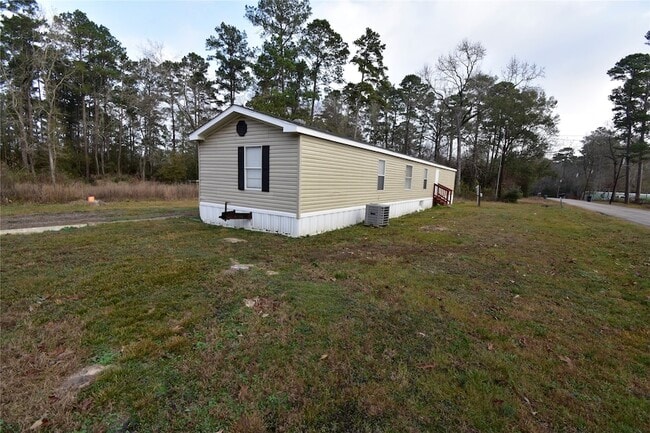 Building Photo - 2 Lakeview Ln