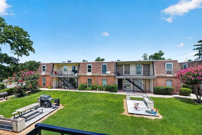 Building Photo - 1220 Shadowdale Dr