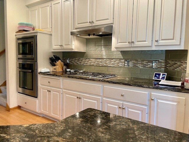 Large, gourmet kitchen. - 18679 Pathfinder Dr