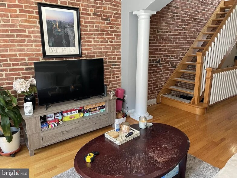 Building Photo - 520 S Curley St