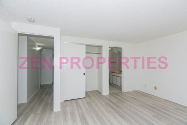 Building Photo - 3 bdrm/ 2.5 bath townhome for rent at Neho...