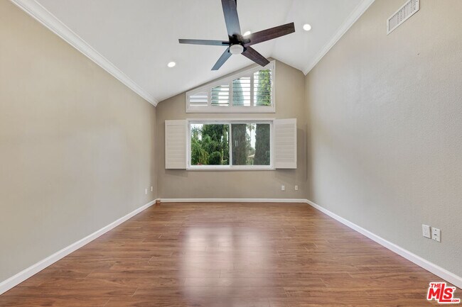 Building Photo - 11040 Salt Lake Ave