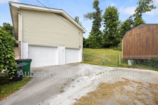 Building Photo - 4015 Shady Oak Dr