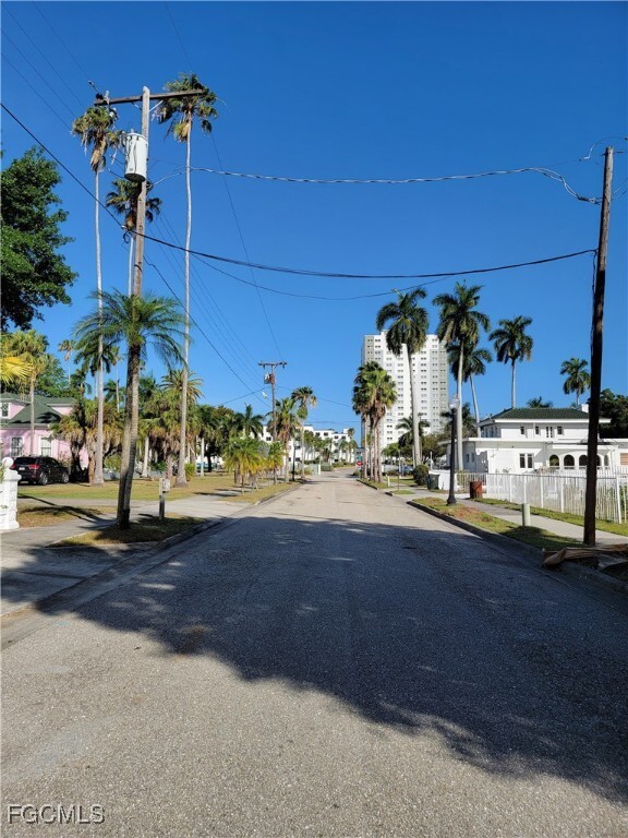 Building Photo - 1603 Woodford Ave