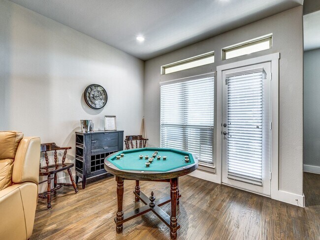 Building Photo - Rooftop Evenings, 3 bedroom 3 bath Condo. ...