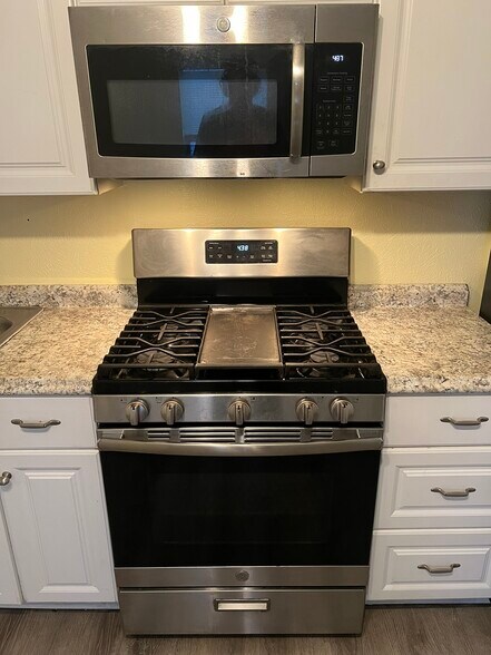 Building Photo - 1911 Lapeyrouse St