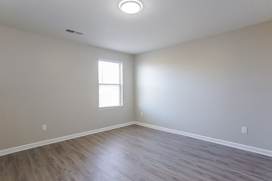 Building Photo - 8581 Braylen Manor Dr