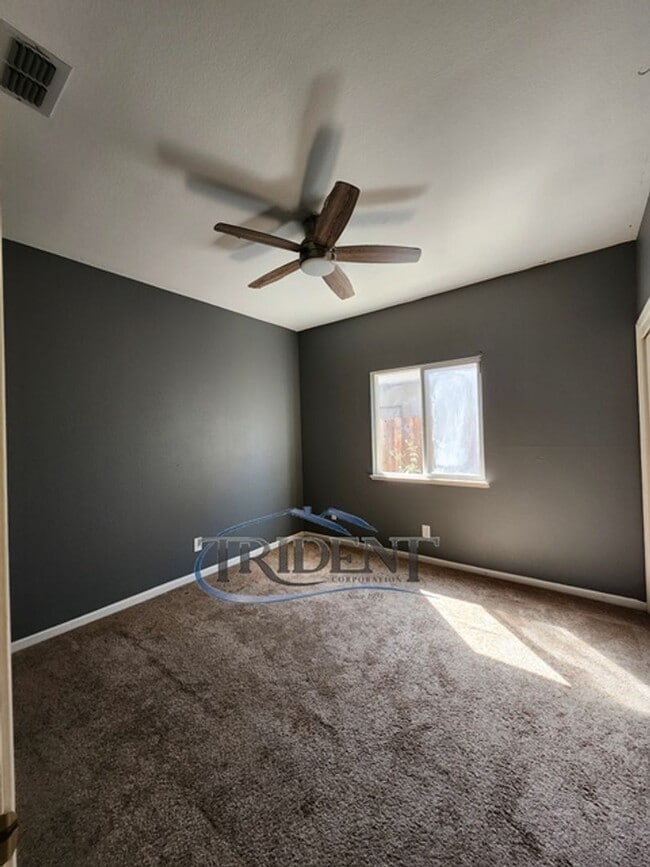 Building Photo - 3 bedroom, 2 bath house