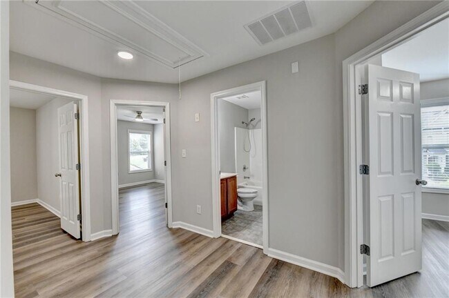 Building Photo - 2208 Staunton Dr NW