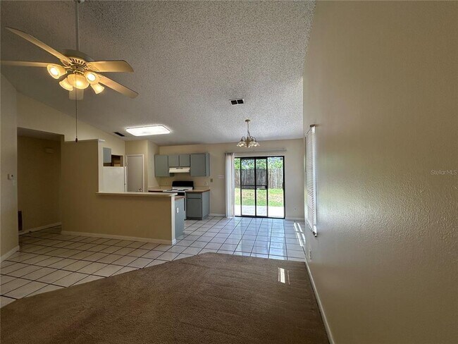 Building Photo - 1431 Tiverton Dr