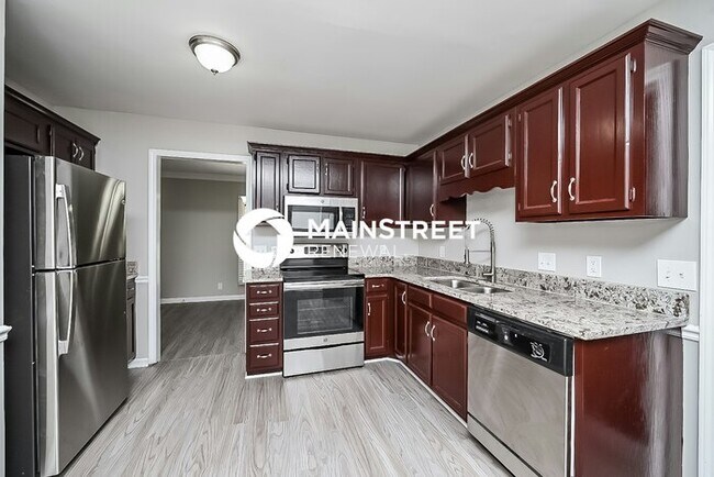Building Photo - 4 Bedroom Pet-Friendly Home in Nashville, TN with Main Street Renewal