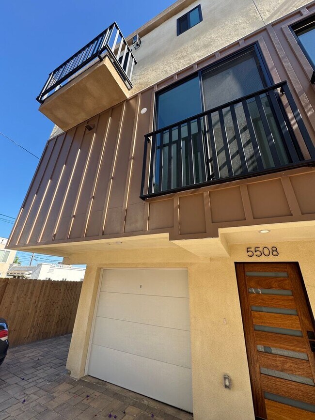Building Photo - 5506 Barton Ave