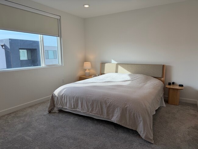 Building Photo - 2115 Senita Dr