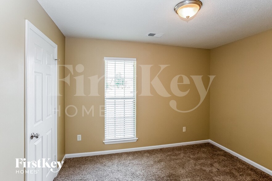 Building Photo - 6578 Bentley Cove
