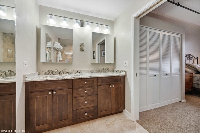 Building Photo - 6 S Laflin St