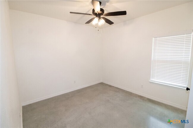 Building Photo - 114 Leon Ln