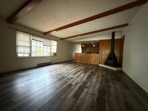 Building Photo - 1 Bed/1 Bath Apartment