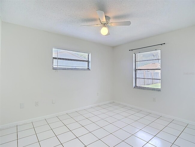 Building Photo - 3255 Amherst Ave
