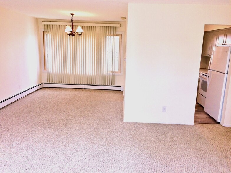 DINING AREA - 141 Dunbar Ave