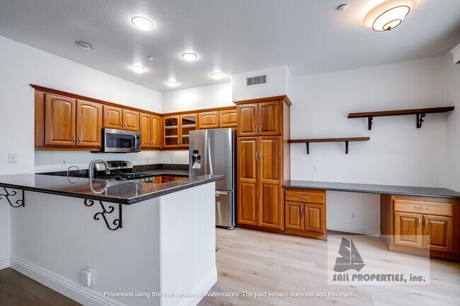 Building Photo - 581 N Pageant Dr