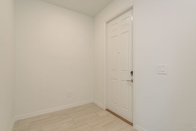 Building Photo - 18234 Pleasantview Blvd