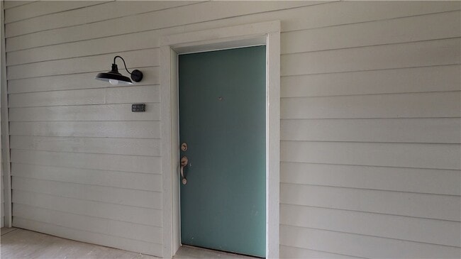 Building Photo - 305 W 27th St