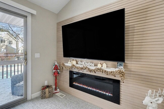 Building Photo - 2 BED 2 BATH CONDO NEAR BEACH