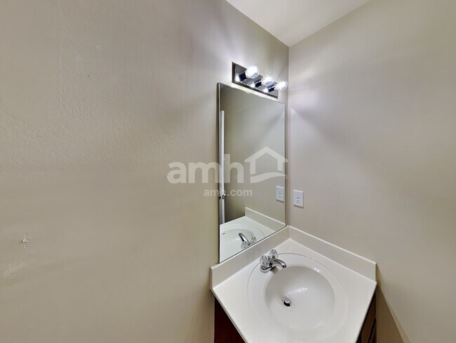 Building Photo - 1040 Fulman Rd