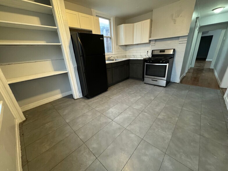 Building Photo - 827 S 14th St