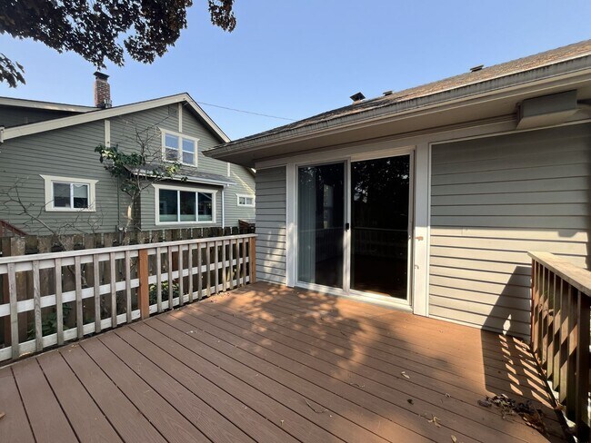 Building Photo - Charming Portland Home with Original Hardwood Floors, Finished Basement & Large Kitchen