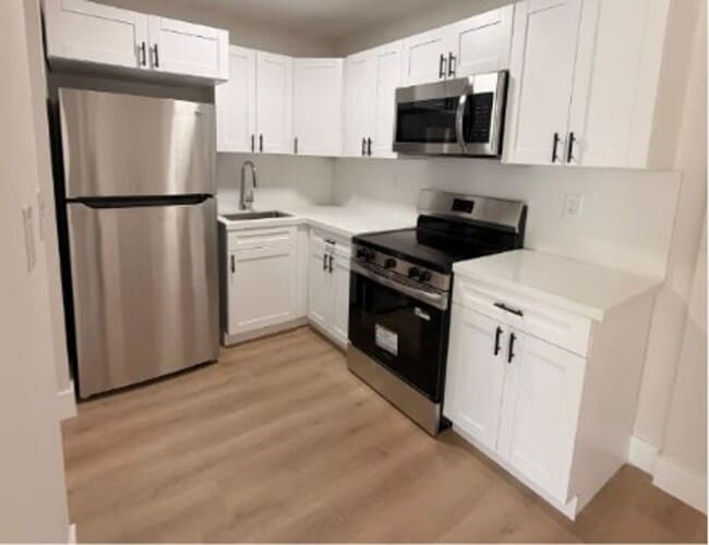 Interior Photo - 409 SW 8th Ave