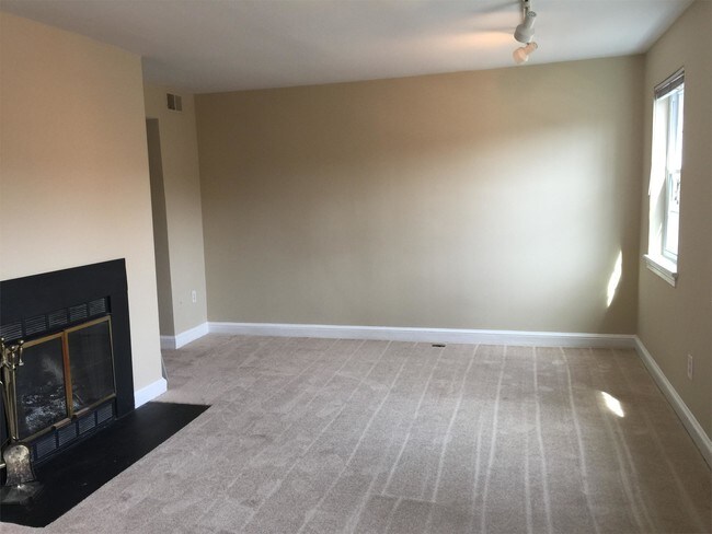 Building Photo - 2105 N Scott St