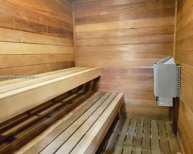 Building Photo - 2030 S Ocean Dr