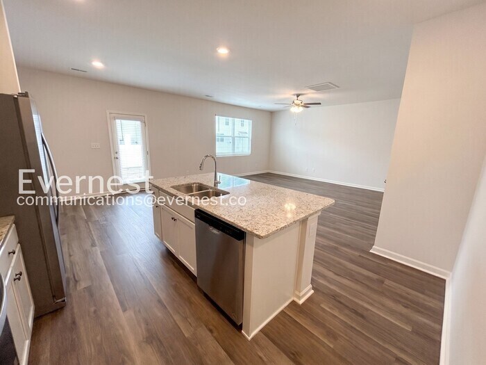 Building Photo - 209 Maple Spring Trl