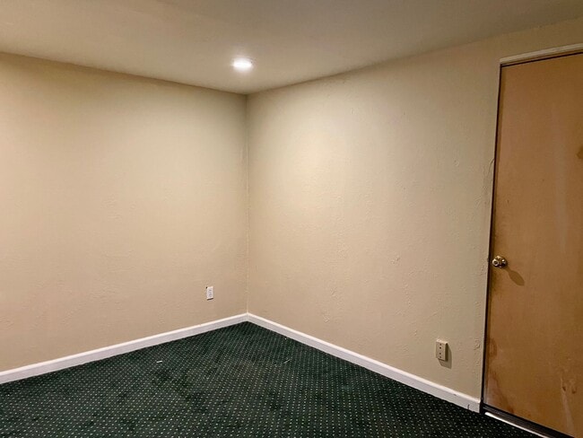 Building Photo - Charming 3 Bed 2.5 Bath Home in Newcastle