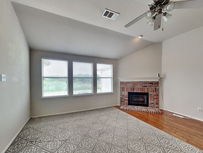 Building Photo - Beautiful Brick 2 story home MOVE IN READY!