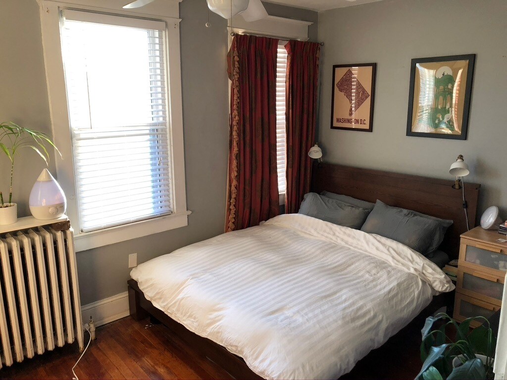 Building Photo - 1122 Owen Place NE