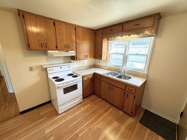 Building Photo - 401 Palomino Ln