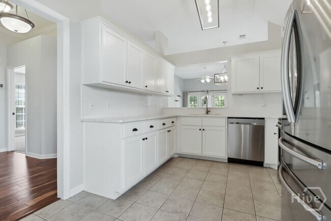 Building Photo - 120 Oak Ridge Cir