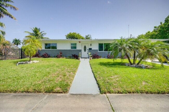 Building Photo - 280 NW 207th St