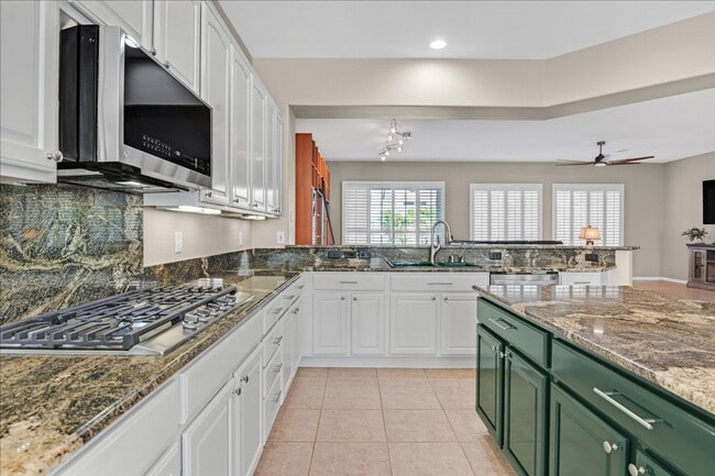 Building Photo - Rental Home with Large Pool