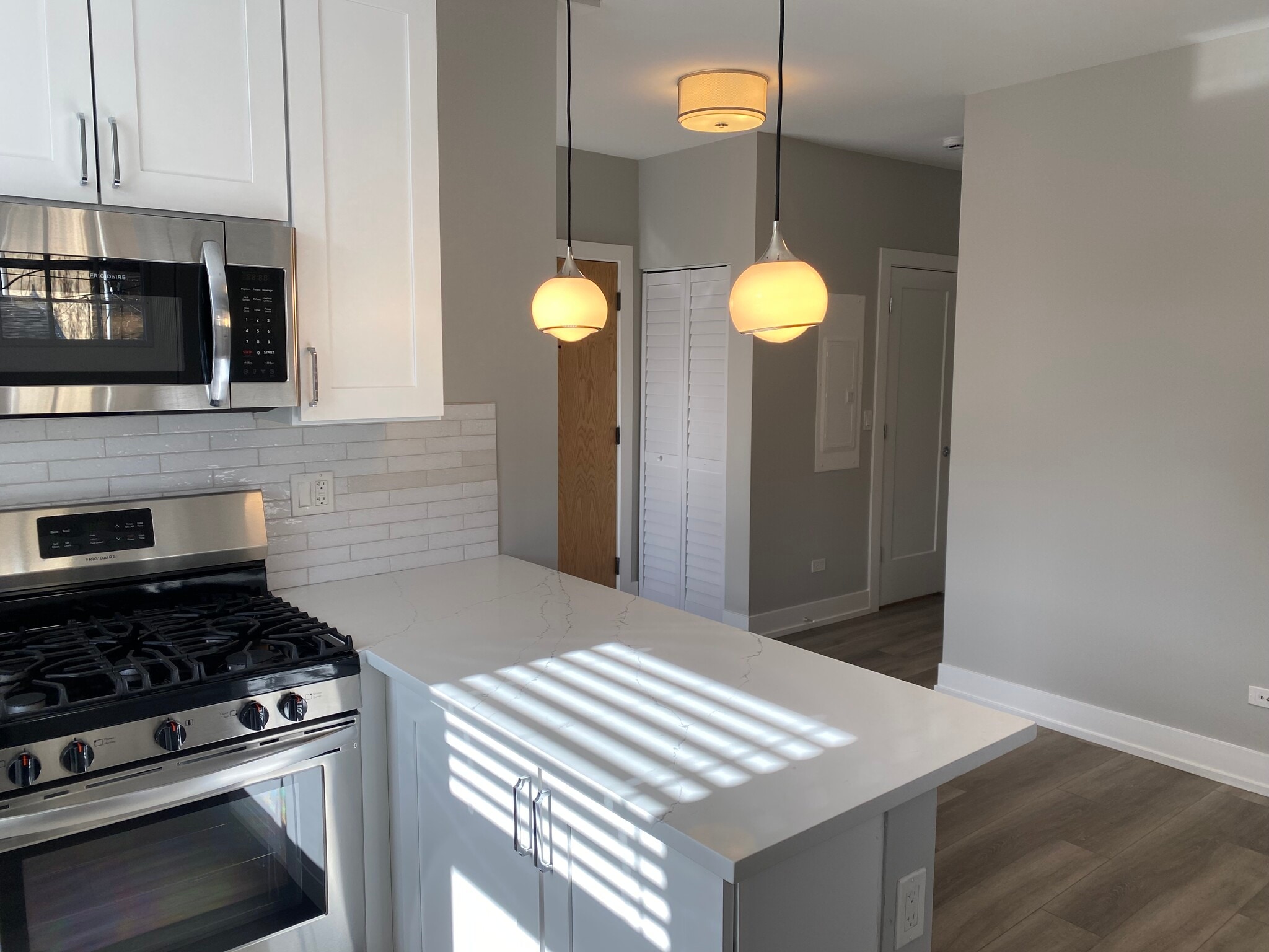 Building Photo - 3929 N Janssen Ave