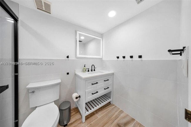 Building Photo - 7601 E Treasure Dr
