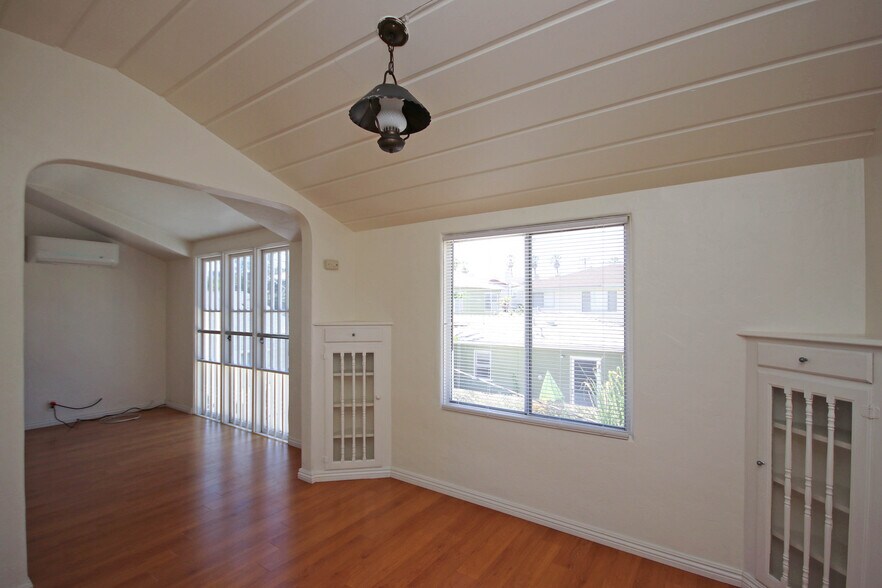 Building Photo - 409 N Monterey St