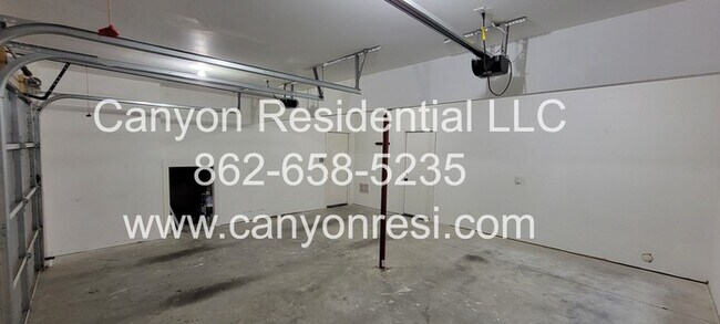 Building Photo - Nice Sized 4 Bed 3 Bath home in great location!
