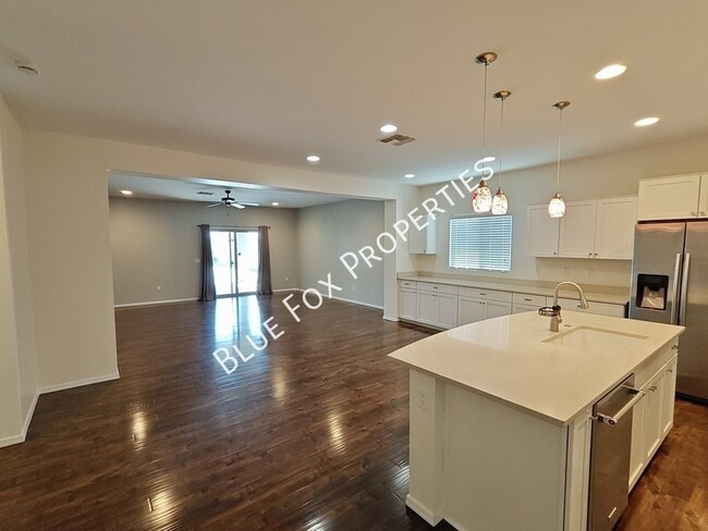 Building Photo - 34185 S Presidio Pl