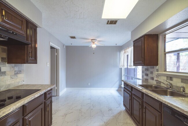 Building Photo - 25535 Wingfield Ln