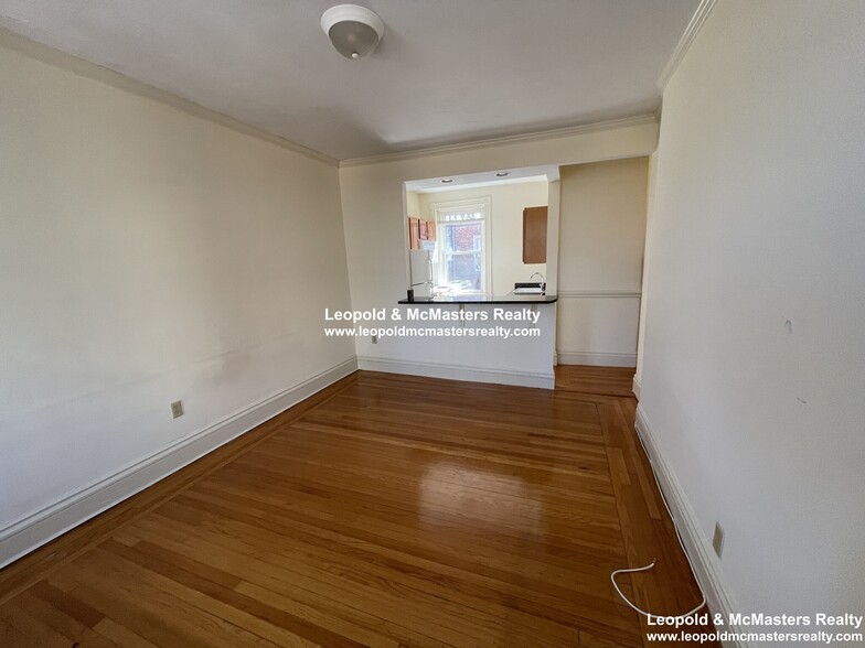 Building Photo - 48 Queensberry St