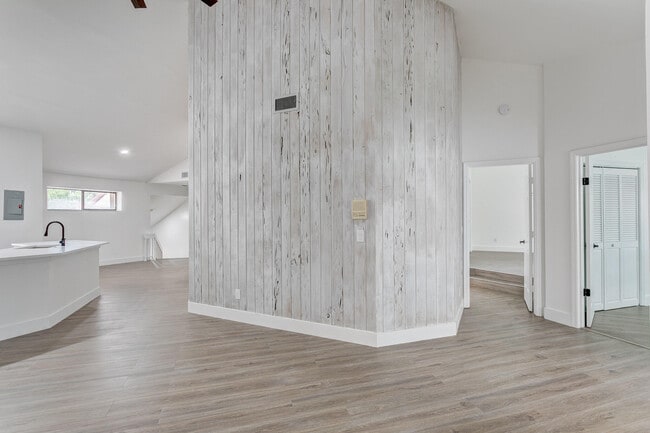 Building Photo - 205 Sea Oats Dr